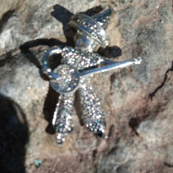 Gorgeous silver colored Brooch Pin banjo player - Picture 11 of 16